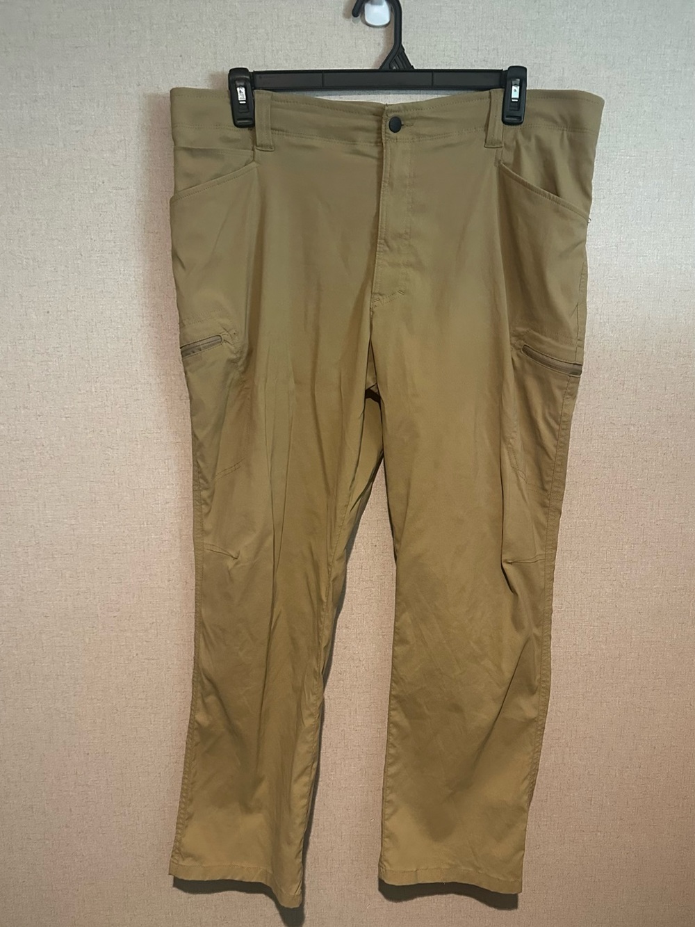 Wrangler Men's 40x30 Stretch Khaki Cargo Pants